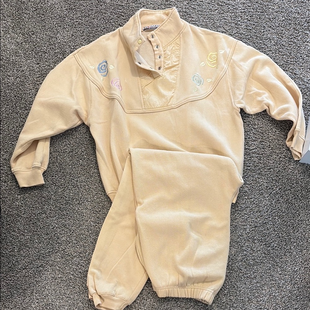 Soft Yellow Vintage Embroidered Sweatshirt and Pants Set, size large